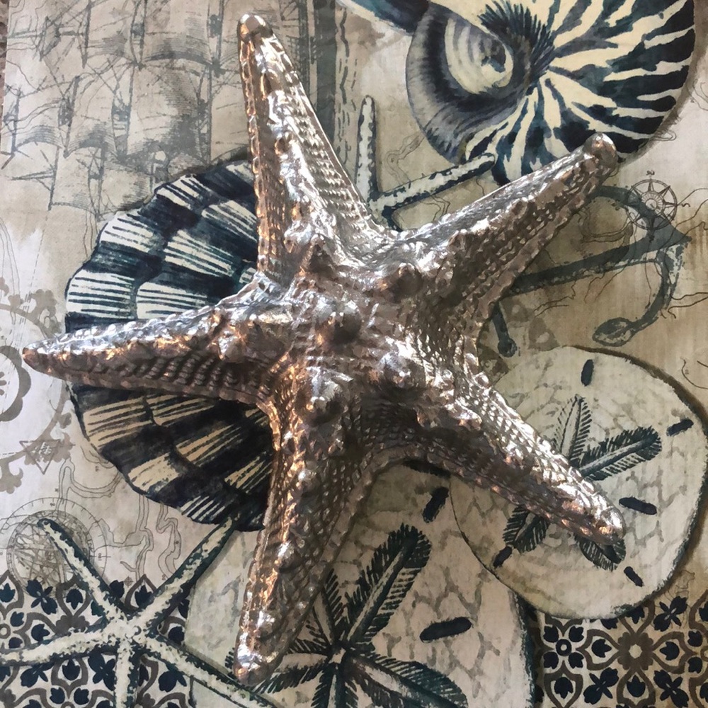 Visit my Mom’s closet @vamadsen 🐚🤍